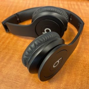 Beats Solo HD wired on-ear headphones